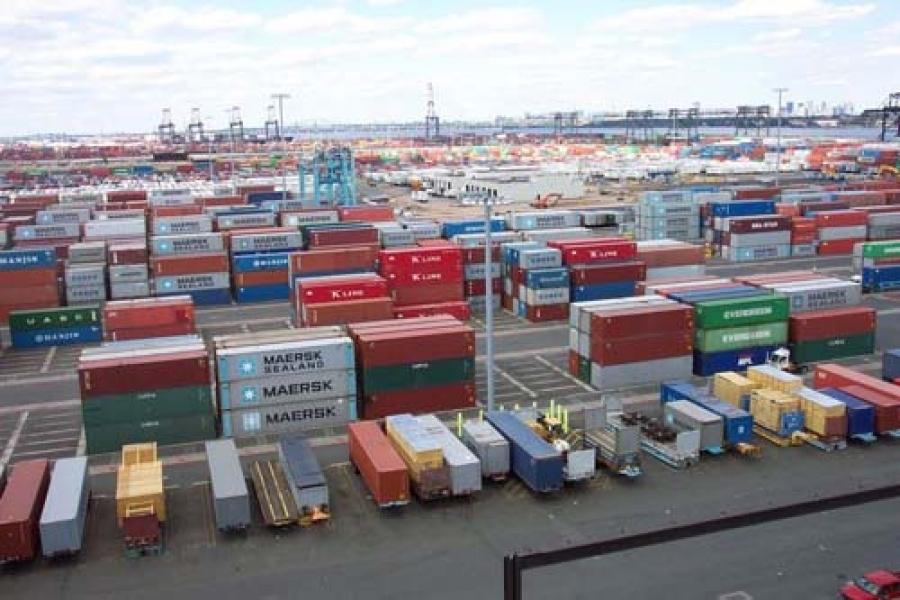 Сотрудники таможни задержали в Одесском порту 10 тонн контрабандных сигарет