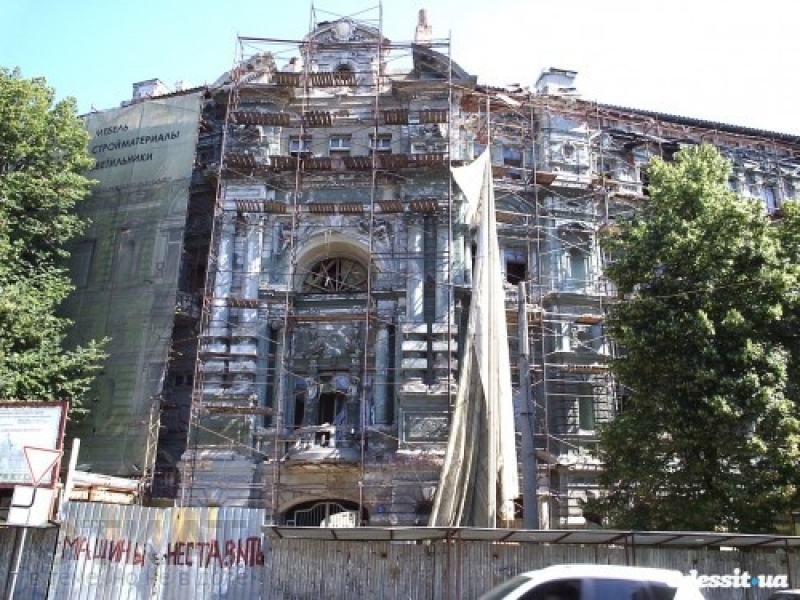 Дом Руссова в Одессе вновь частично обрушился