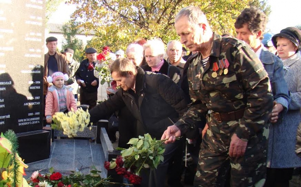 Жители юга Одесщины торжественно открыли памятник воинам-интернационалистам (фото)