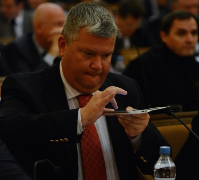 Депутаты Одесского горсовета осваивают IPhone 6 и другие гаджеты (фото)