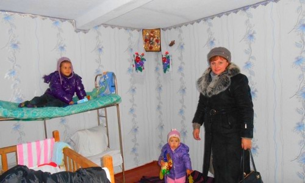 Жители села на севере Одесщины предоставили свой дом переселенцам из зоны АТО (фото)