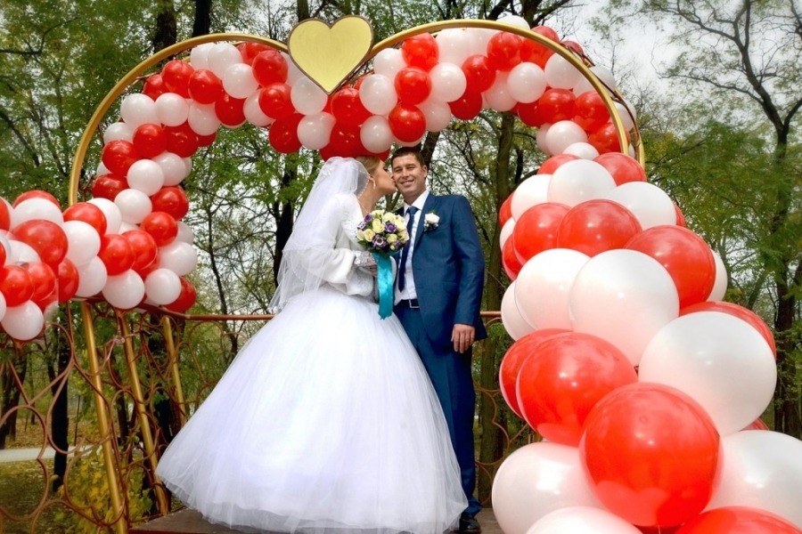 Памятник любви появился в парке Белгорода-Днестровского (фото)