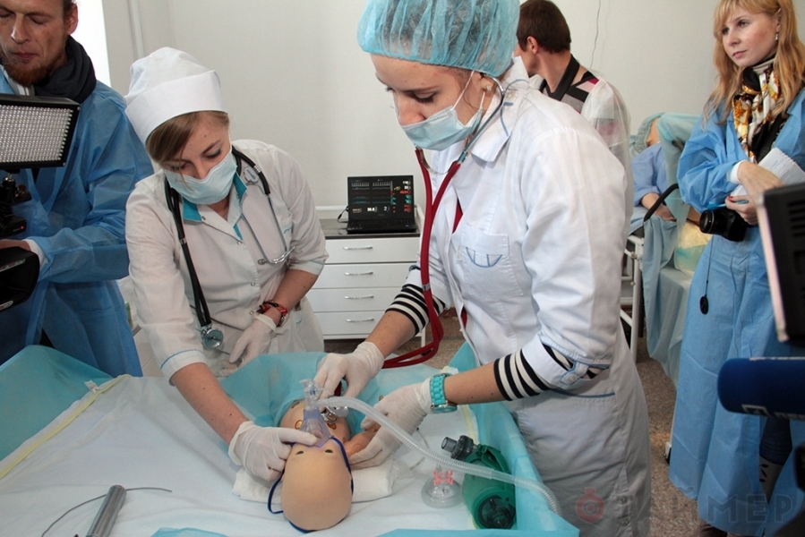 Одесские медики учатся оперировать на роботах в инновационном центре за 2 млн. долларов (фото)
