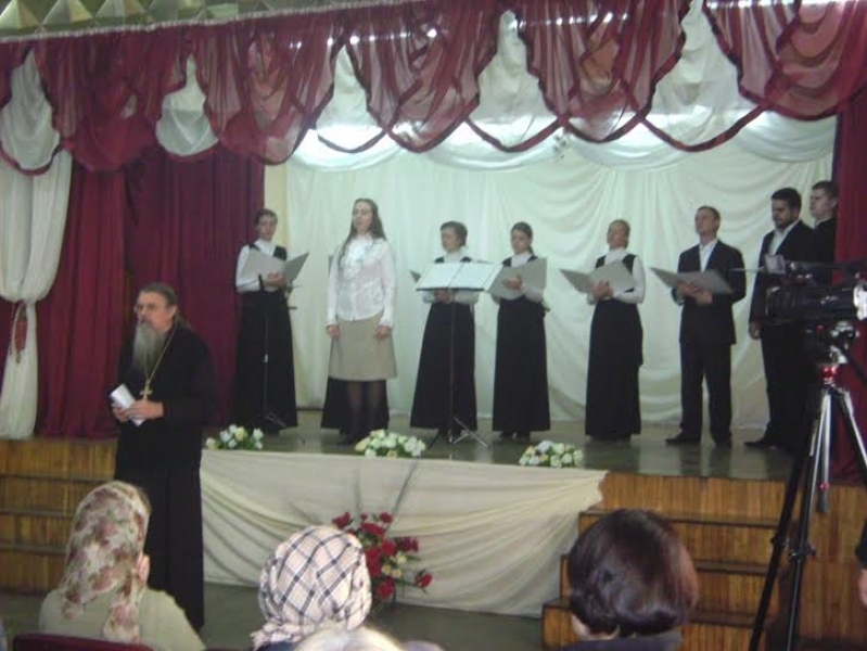 Осужденные одесской колонии прослушали концерт христианского пения (фото)