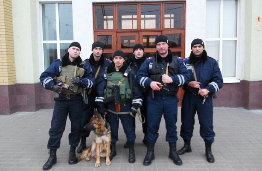 Бойцы сводного отряда одесских транспортных милиционеров и служебная собака вернулись из зоны АТО