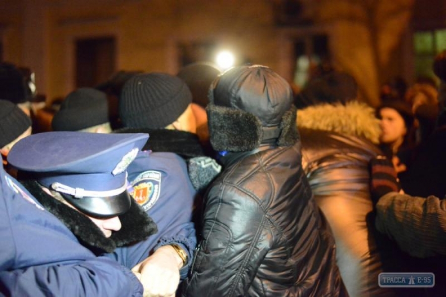 Одесская милиция снова разогнала активистов Евромайдана - спустя год после инцидента у Дюка (фото)