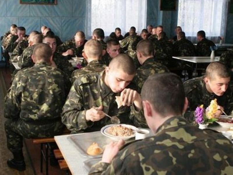 Массовое отравление солдат-срочников произошло в Одессе