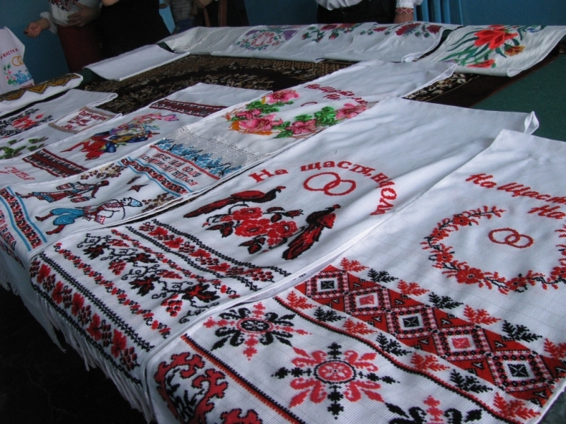Выставка старинных рушников открылась в Ананьевском Доме культуры в Одесской области