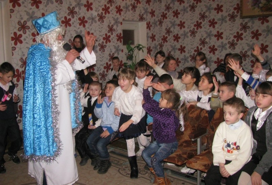 Благотворительный фонд провел праздник Святого Николая для детей-сирот на севере Одесской области