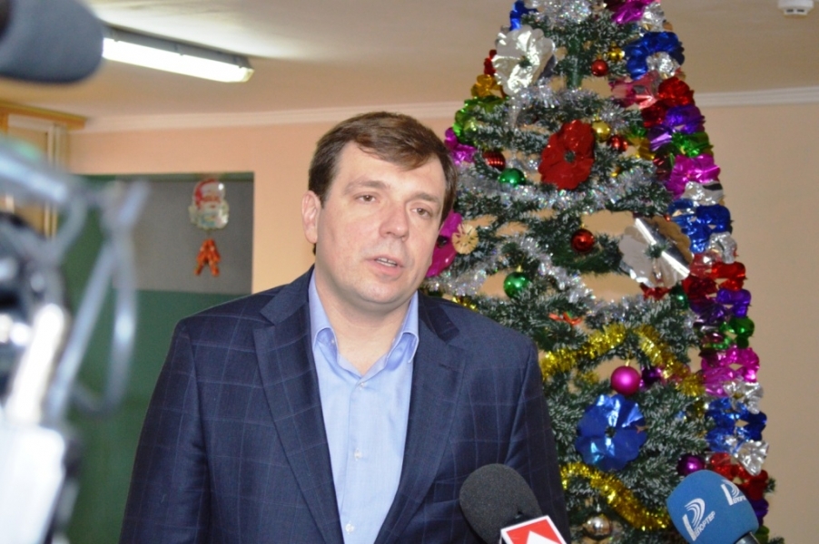 Юные пациенты районных больниц Одесской области получили сладкие подарки от местных политиков
