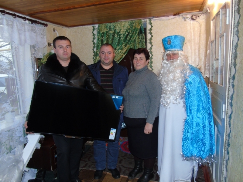 Благотворительный фонд подарил телевизор воспитанникам дома семейного типа в Ширяевском районе