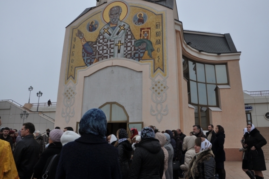 Одесские художники украсили фасад храма на морвоказле мозаичной иконой Николая Чудотворца (фото)
