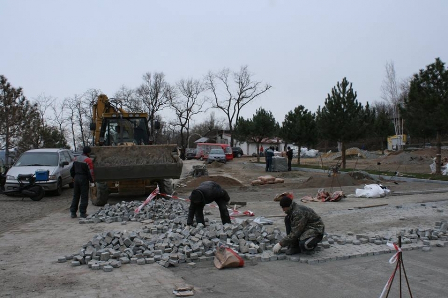 Команда Кисловского восстанавливает разрушенную незаконную парковку на Ланжероне в Одессе