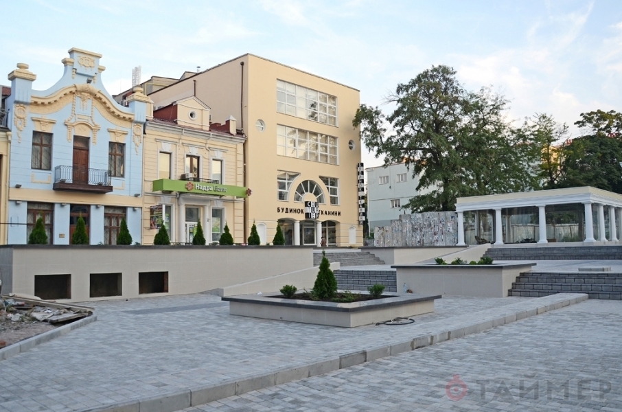 Одесский суд отменил регистрацию паркинга на Греческой площади