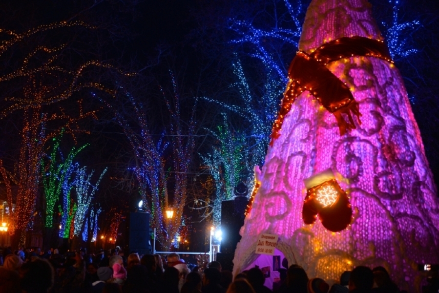 На Приморском бульваре появилась самая креативная елка Одессы (фото)