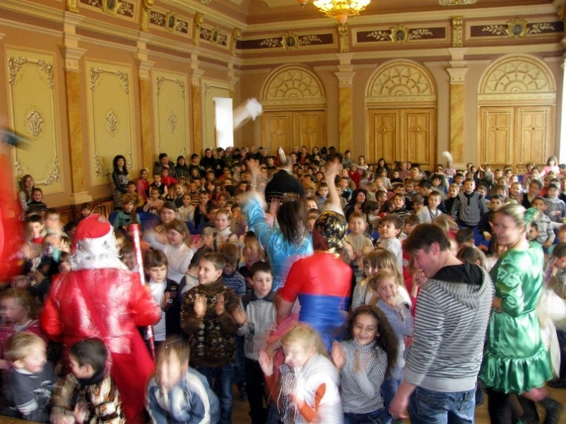 Фонд Фурсина поздравил с Новым годом детей Ананьевского района Одесщины (фото)