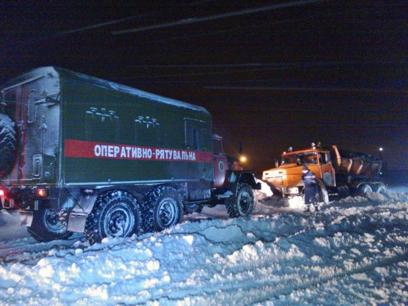 Спасатели Одесской области вытащили 320 автомобилей с более чем 1000 людей из снежных заносов