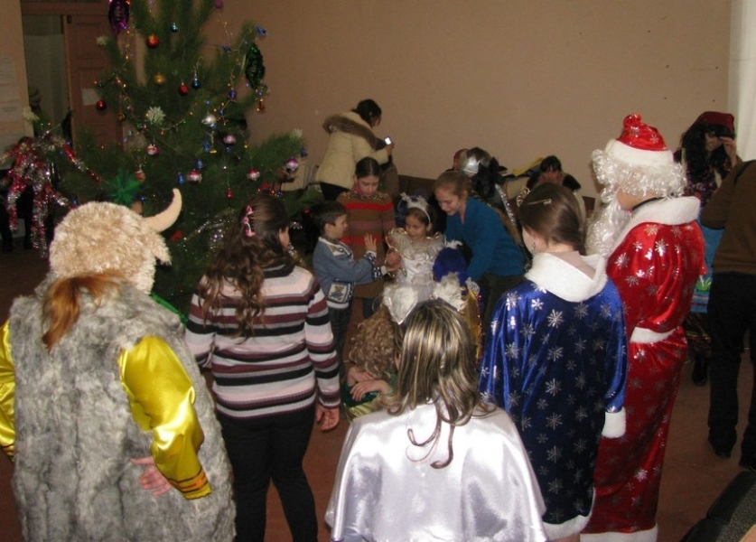 Благотворительный фонд провел новогодние утренники для детей Любашевского района Одесской области