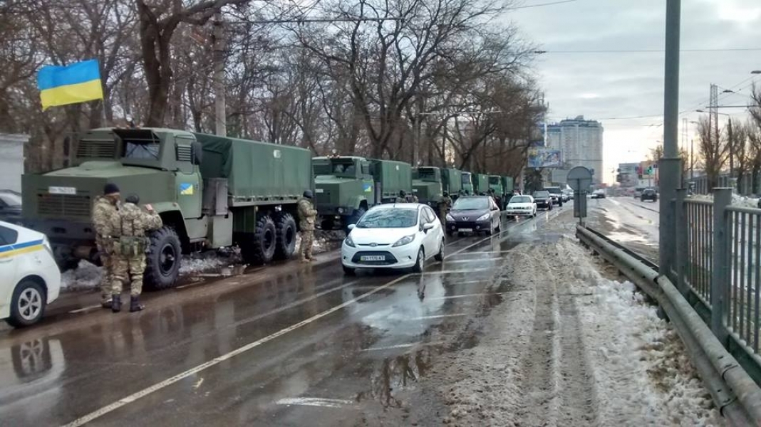 Антитеррористическая отработка началась в Одессе. В город вошла военная техника (фото)