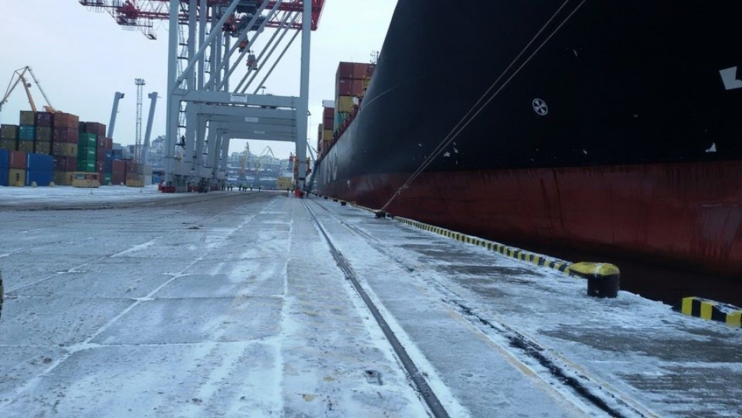 Судно с гуманитарной помощью из Канады прибыло в Одесский порт (фото)