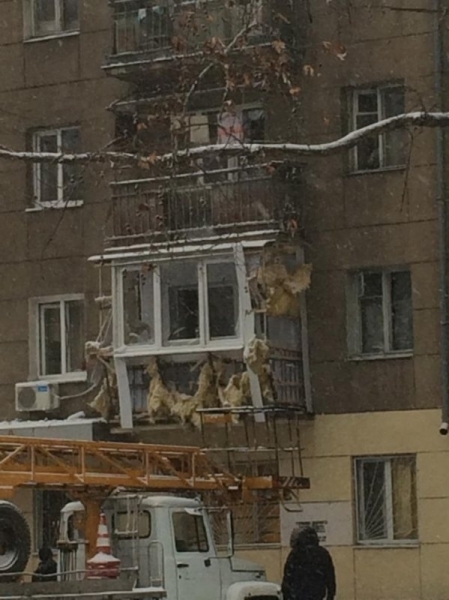 Жителям Сегедской в Одессе до сих пор не застеклили окна после взрыва