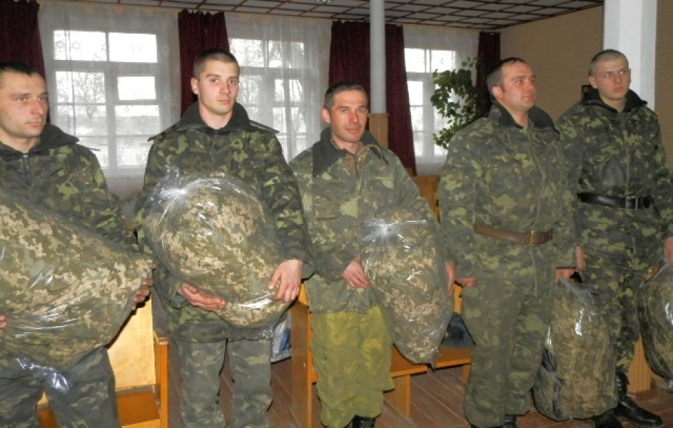 Власти района на севере Одесской области передали воинам АТО теплую одежду