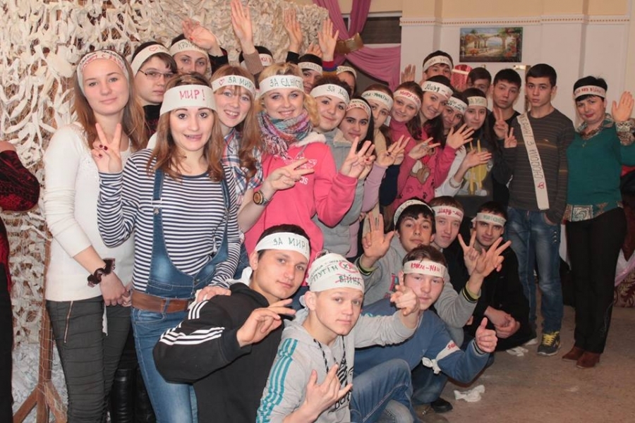 Коллектив Березовского училища сплел маскировочные сети для воинов АТО (фото)
