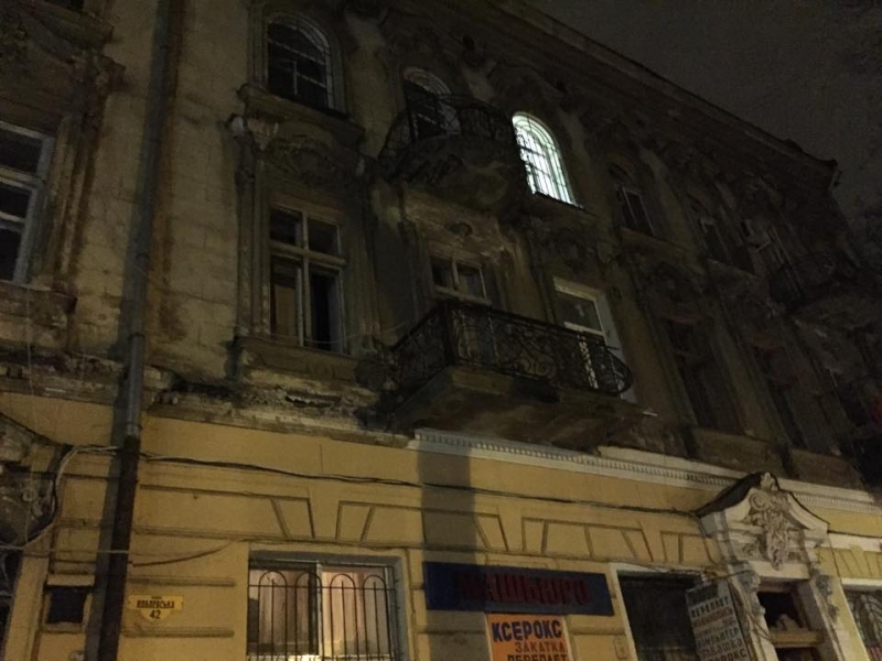 Неустановленное устройство взорвалось на ул. Коблевской в Одессе (фото)