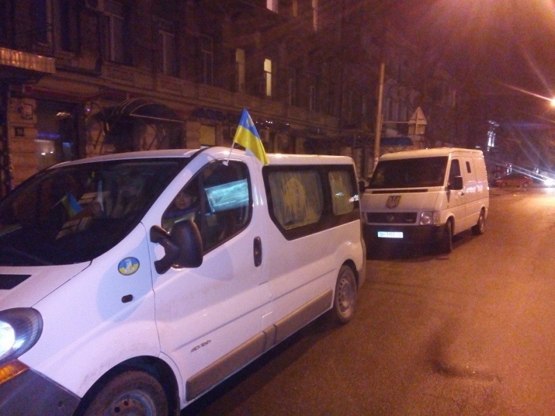 Неизвестные пытались взорвать в Одессе автомобиль с украинской символикой