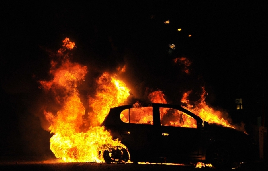 Неизвестные подожгли три автомобиля за ночь в Измаиле
