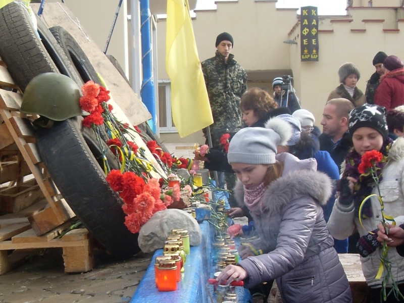 Жители Одесской области почтили память героев Небесной сотни (фото)