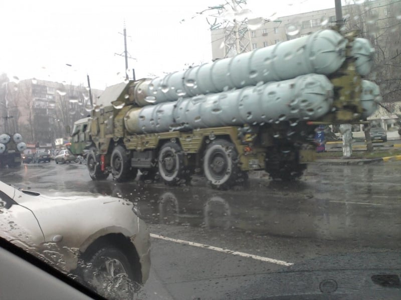 От четырех до шести комплексов ракет С-300 проехали по Одессе (фото)