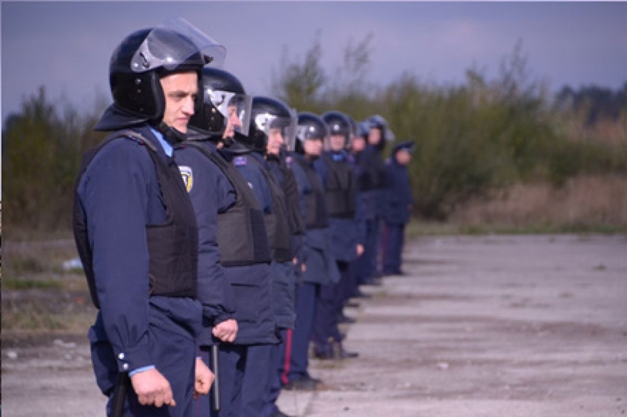 Силовики ввели оперативный план по локализации массовых беспорядков на юге Одесской области