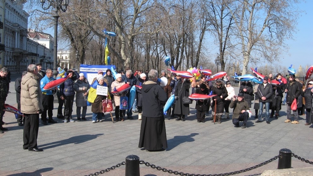 Одесские активисты надеются на помощь Порошенко в деле возвращения аэропорта городу