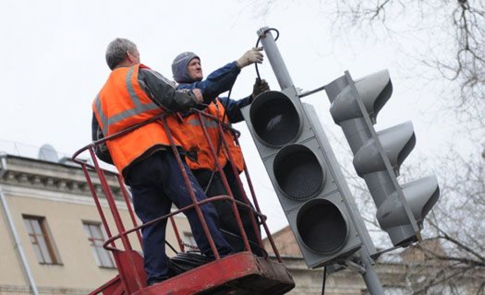 Одесские коммунальщики временно отключат светофор на углу Бунина и Александровского проспекта