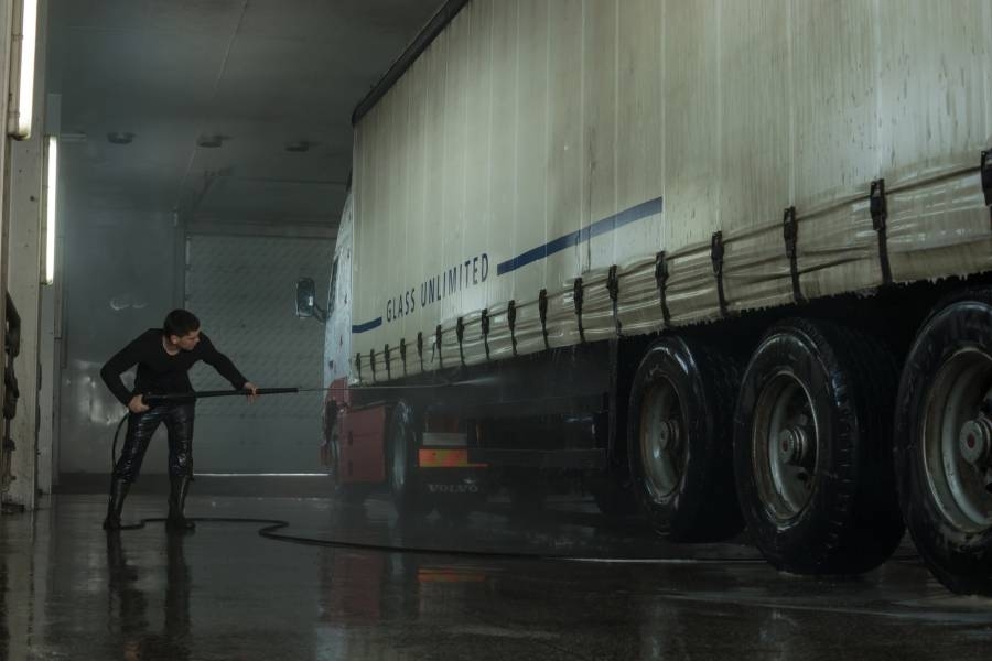 Мэр Одессы предложил штрафовать водителей грязных грузовиков