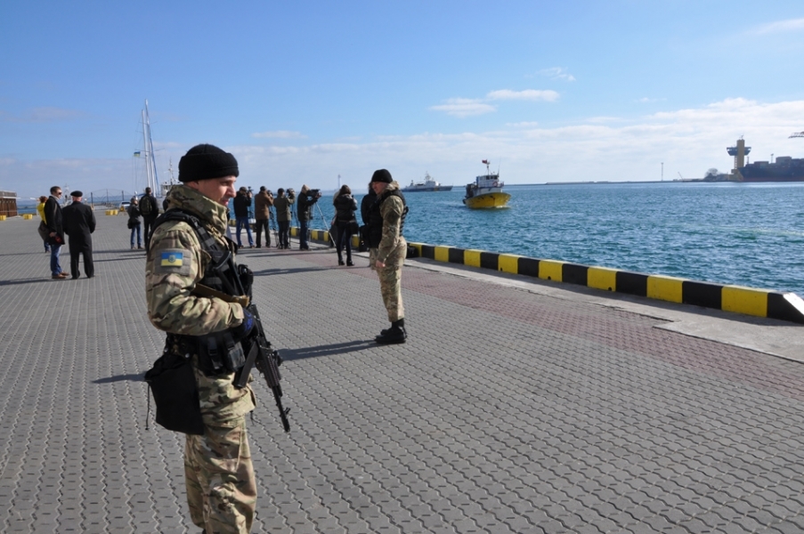 Пограничники задержали турецкую шхуну и отконвоировали ее в Одесский порт (фото)