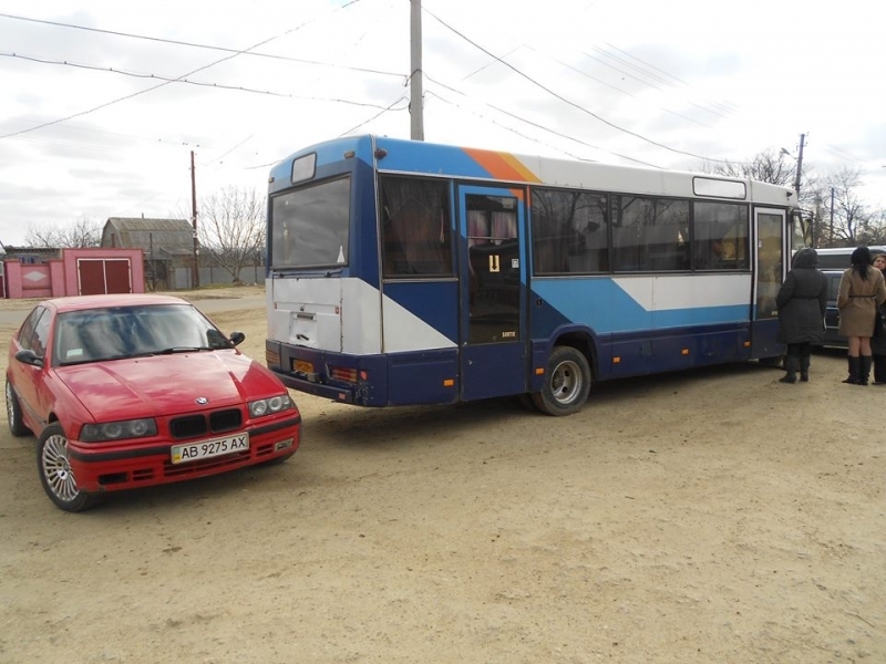 Нелегальные перевозчики заблокировали движение автобусов в Белгород-Днестровском районе (фото)