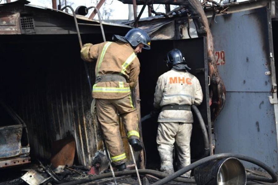 Семь спасателей пострадали при взрывах на поселке Котовского в Одессе (фото)