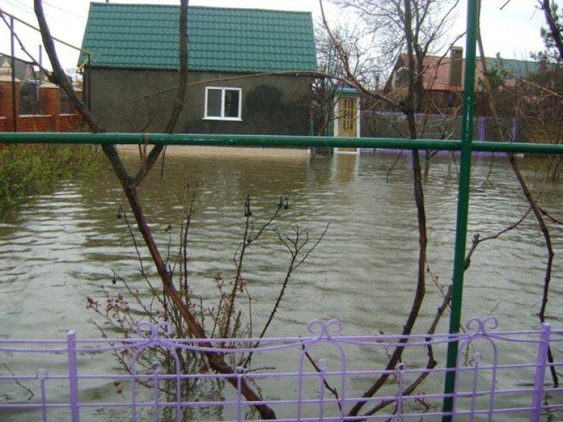 Сильный ливень привел к подтоплению десятков домов в Одесской области (фото)