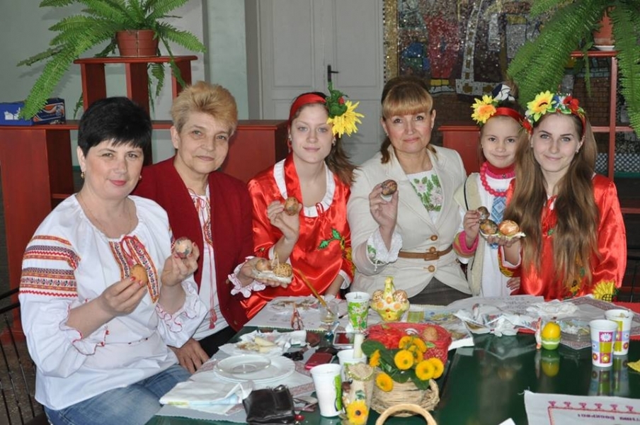 Студенты училища в Березовке накануне Пасхи учились делать писанки (фото)