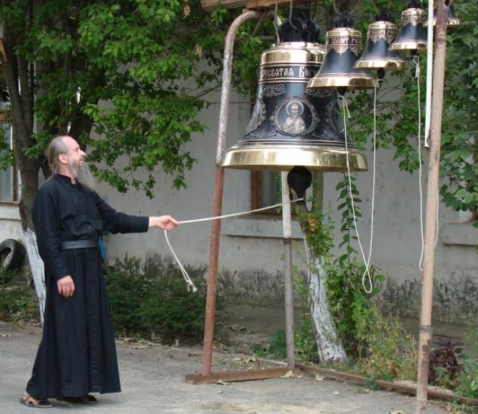 Жители села в Ренийском районе Одесщины подарили колокола строящемуся храму