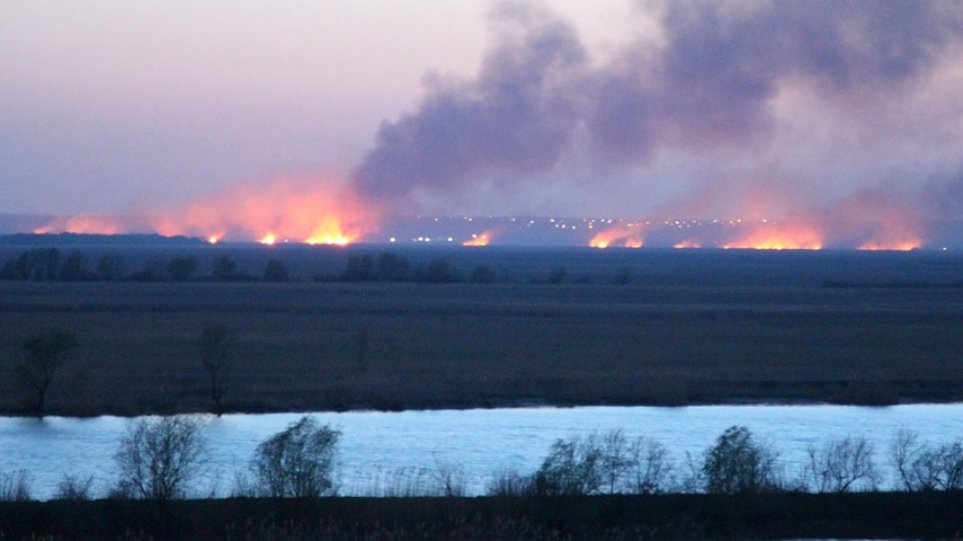 Масштабный пожар случился в заповеднике Белгород-Днестровского района (фото, видео)