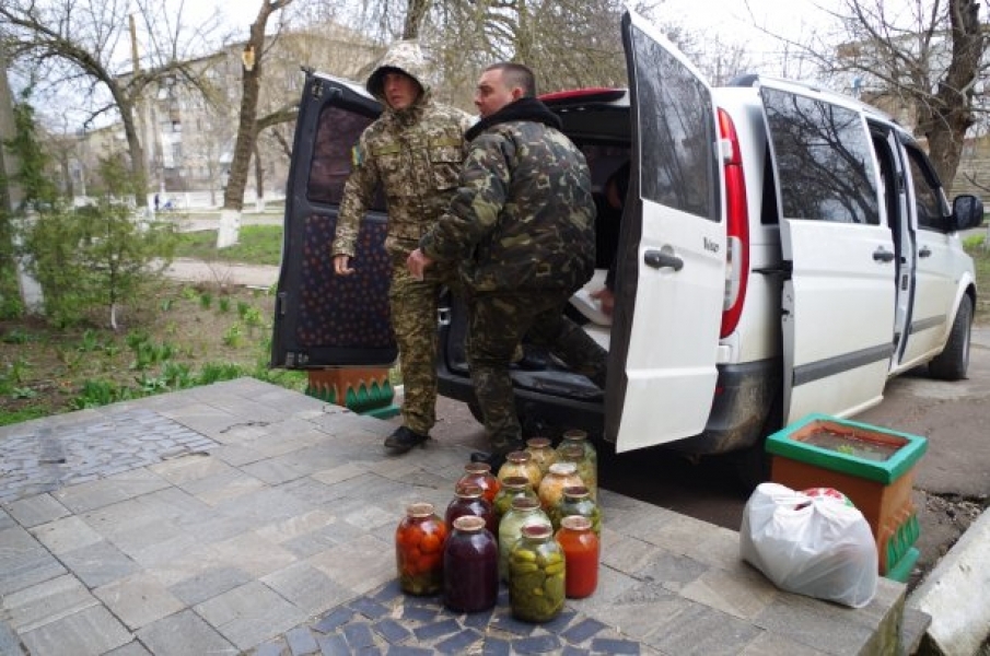 Жители Коминтерновского района собрали помощь переселенцам с Донбасса