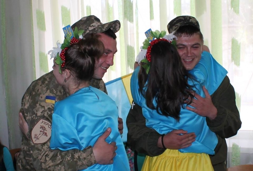 Студенты Березовского училища торжественно встретили бойцов из зоны АТО (фото)