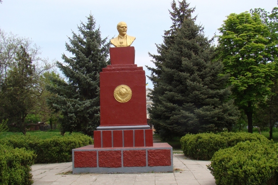 Мэр Рени предложил установить религиозную скульптуру на месте памятника Ленину