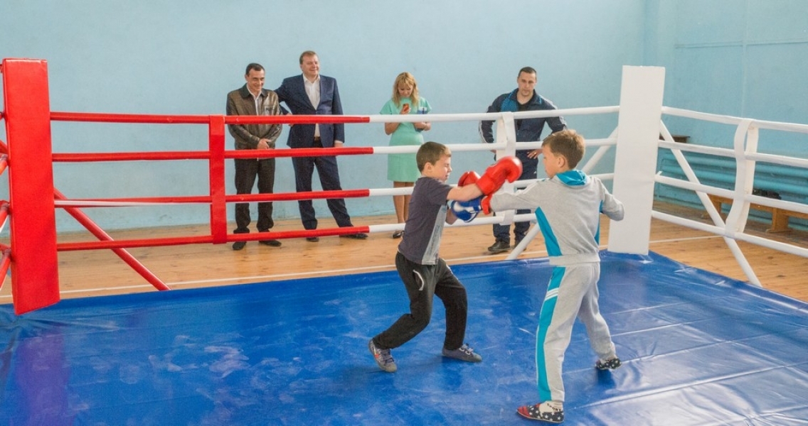 Народный депутат подарил новый боксерский ринг юным спортсменам на Одесщине