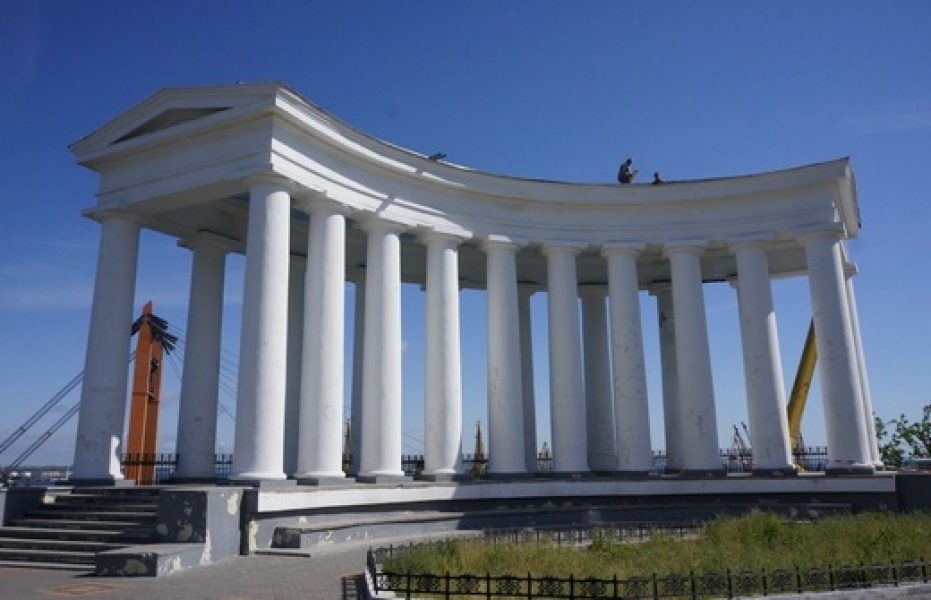 Одесская мэрия начала ремонт колоннады у Воронцовского дворца (фото)