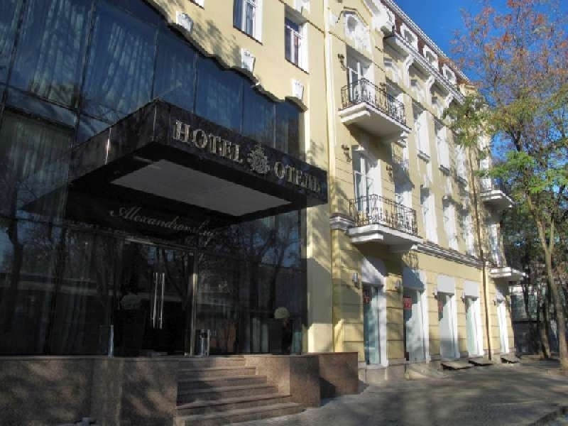 Милиция искала бомбу в отеле в центре Одессы