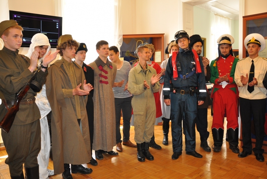 Жители Измаила устроили дефиле в военных костюмах (фото)